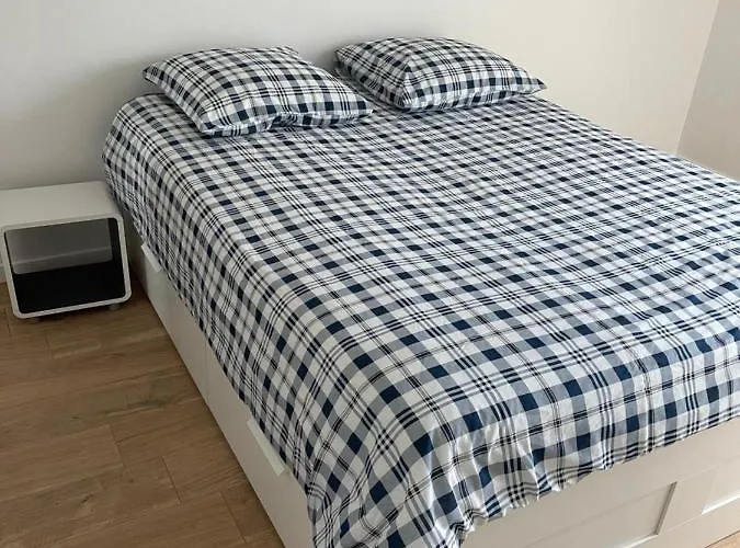 2 Pieces A La Gare De Creil